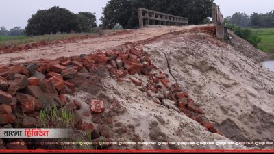 রাস্তা মেরামতে অনিয়মের অভিযোগ