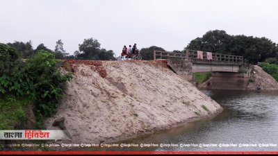 দিনাজপুরে বন্যায় ক্ষতিগ্রস্ত রাস্তাঘাট মেরামতে অনিয়মের অভিযোগ