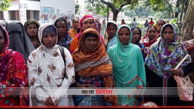 লালমনিরহাটের পাটগ্রামে এলজিইডি প্রকল্পের আত্মসাৎ হওয়া টাকা ফেরত চেয়ে দুস্থ নারীদের প্রতিবাদ