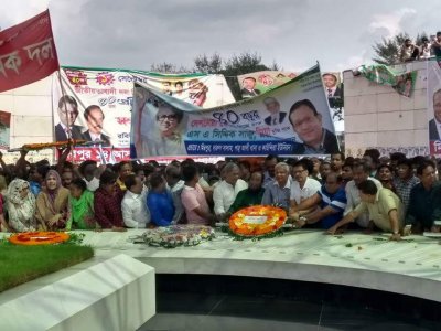 জিয়াউর রহমানের মাজারে দলীয় নেতাকর্মীরা