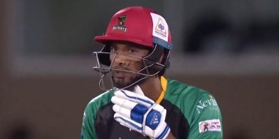বল হাতে নিষ্প্রভ ছিলেন মাহমুদউল্লাহ।