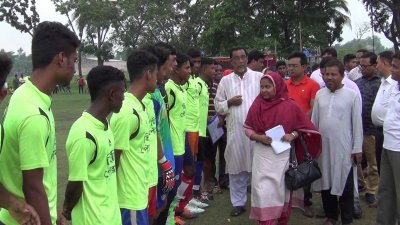 টুর্নামেন্টের শুভ উদ্বোধন করেন হিলির উপজেলা নির্বাহী কর্মকর্তা
