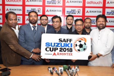 সাফ ফুটবলের লোগো উন্মোচন করছেন বাফুফে সভাপতি কাজী সালাউদ্দিন (মাঝে)