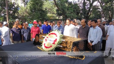 মোস্তাক হোসেনের কফিনে তথ্যমন্ত্রীর শ্রদ্ধা