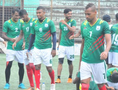 অনুশীলনে ফুরফুরে মেজাজে বাংলাদেশের ফুটবলাররা (ছবি: বাফুফে)