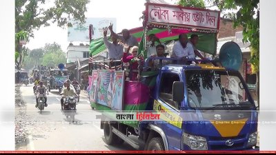 প্রধানমন্ত্রী শেখ হাসিনা ও সংসদ সদস্য সামছুল আলম দুদুর ছবিসহ নৌকার ছবি সম্বলিত বড় বড় ফেস্টুন সাঁটানো শোডাউনে অংশ নেওয়া ৩০০ ভটভটি