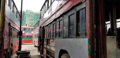 ডিপোতে লক্কড়-ঝক্কড় মার্কা বাস