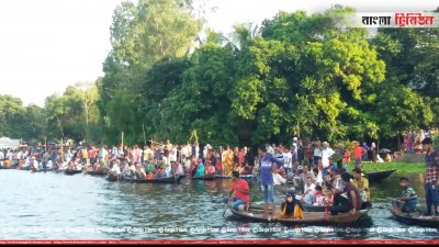 টাঙ্গাইলে নৌকা বাইচ