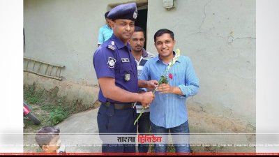 ফুল নিয়ে তথ্য যাচাই-বাছাইয়ে পুলিশ