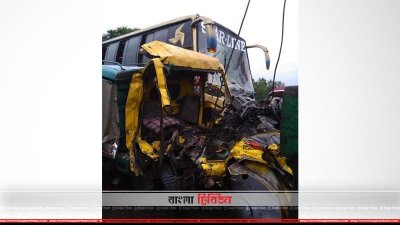 দুর্ঘটনা কবলিত বাস ও লেগুনা