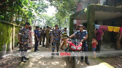 চিহ্নিত ইয়াবা পাচারকারীদের বাড়িতে অভিযান