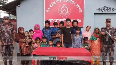 আটক রোহিঙ্গা শিশু-নারী-পুরুষ
