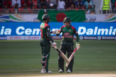 মূল জুটিটা গড়েছিলেন মিঠুন ও মুশফিক।