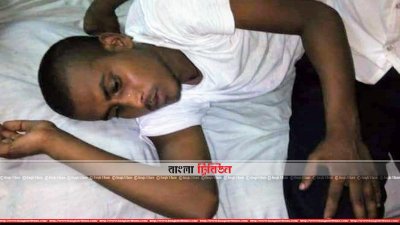 আহতদের উদ্ধার করে স্থানীয় উপজেলা স্বাস্থ্য কমপ্লেক্সে নিয়ে যাওয়া হয়