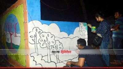 কুমিল্লায় ডাস্টবিন রং করা হচ্ছে