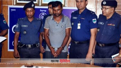 গ্রেফতার আবু সাইদ টুনু (মাঝে)