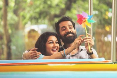 &lsquo;দেবী&rsquo;তে অনুপমের গানের দৃশ্যে জয়া ও অনিমেষ