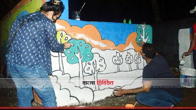 কুমিল্লায় ডাস্টবিন রং করা হচ্ছে
