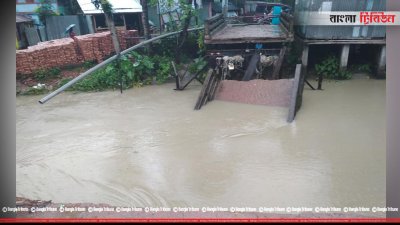 কচুয়াকাঠী খালের ওপর সেতুটি হঠাৎ ভেঙে পড়ে