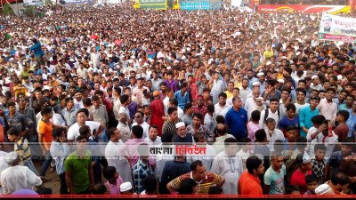 জনসভায় উপস্থিত জনতা