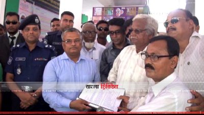সাত দফা দাবিতে জেলা প্রশাসক বরাবর স্বারকলিপি দেয় আন্দোলনকারীরা