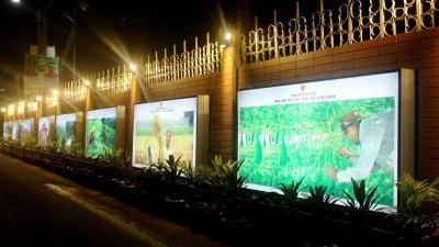 পলাশ উপজেলা পরিষদে আলোকসজ্জা, সরকারের উন্নয়ন তথ্য প্রচার