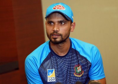 সংবাদ সম্মেলনে বাংলাদেশ অধিনায়ক মাশরাফি। ছবি-বিসিবি।