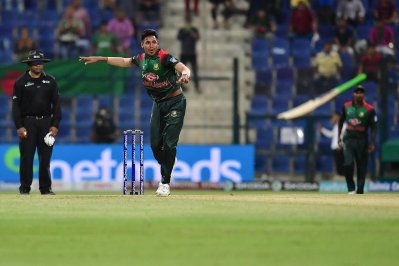 মোস্তাফিজের অফ কাটার খেলতে পারলেন না আফগান ব্যাটসম্যান