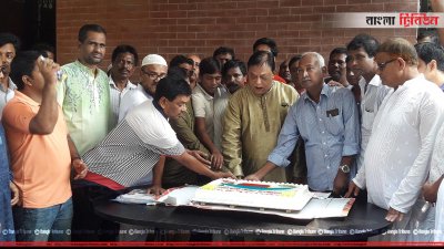 প্রধানমন্ত্রীর জন্মিদিন উপলক্ষে মানিকগঞ্জে আওয়ামী লীগ নেতাদের কেককাটা অনুষ্ঠান