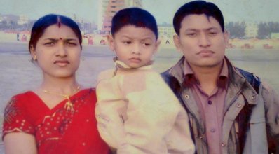 স্ত্রী ও সন্তানসহ উত্তম বড়ুয়া
