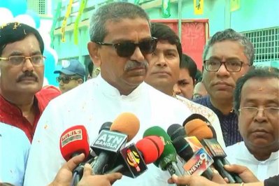 কুষ্টিয়ায় সাংবাদিকদের সঙ্গে কথা বলেন মাহবুব উল আলম হানিফ