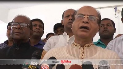 সাংবাদিকদের সঙ্গে কথা বলছেন ইকবাল সোবহান চৌধুরী (ছবি- প্রতিনিধি)