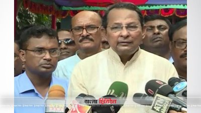 কুষ্টিয়ায় সাংবাদিকদের সঙ্গে কথা বলেন তথ্যমন্ত্রী হাসানুল হক ইনু