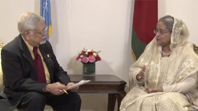 প্রধামনমন্ত্রী শেখ হাসিনার সাক্ষাৎকার নিচ্ছেন সরকার কবীরূদ্দীন