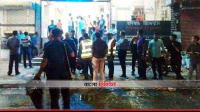 পরিস্থিতি নিয়ন্ত্রণে নেওয়ার চেষ্টা পুলিশের (ছবি- প্রতিনিধি)