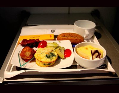 বিমানে কোন ক্লাসের খাবার কেমন