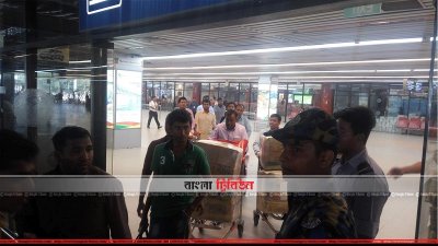 সৌদি আরব থেকে গণহারে ফিরছেন পুরুষ শ্রমিক
