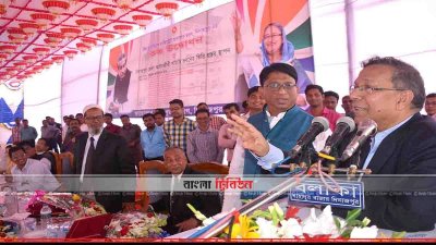 আদালত প্রাঙ্গণে নবনির্মিত চিফ জুডিশিয়াল আদালত ভবনের উদ্বোধনী অনুষ্ঠান শেষে সাংবাদিকদের প্রশ্নে জবাব দেন আইনমন্ত্রী