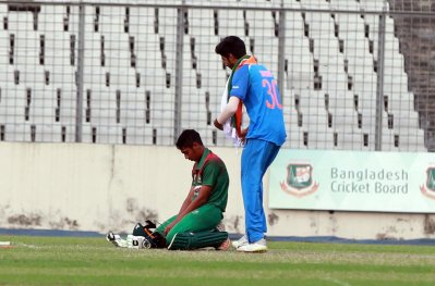 এমন হার মেনে নিতে পারছিলো না যুবারা। 