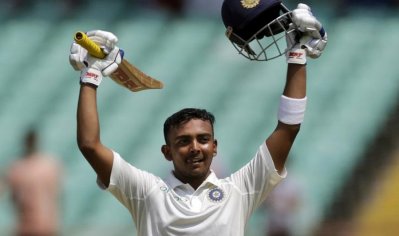 অভিষেকেই সেঞ্চুরি পেয়েছেন পৃথ্বি শ