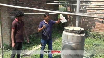 হিলিতে প্লাস্টিক বর্জ্য থেকে উৎপাদন হচ্ছে জ্বালানি তেল