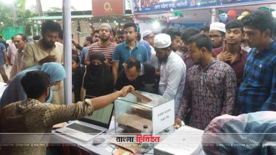 সিভি জমা দিচ্ছেন চাকরিপ্রত্যাশীরা