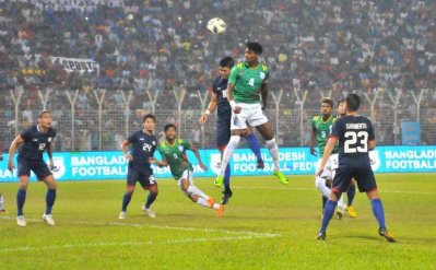 তপু বর্মণের হেড লক্ষ্যভ্রষ্ট, বাংলাদেশের আরেকটি আক্রমণ ব্যর্থ