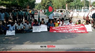 আদিবাসী কোটা বহালের দাবিতে ঢাকা-রাজশাহী মহাসড়ক অবরোধ