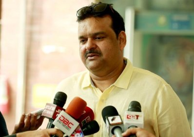 সংবাদ মাধ্যমের সঙ্গে কথা বলছেন বিসিবির ক্রিকেট পরিচালনা বিভাগের চেয়ারম্যান আকরাম খান