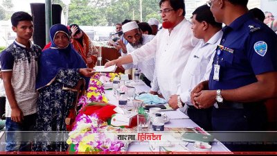 কুমিল্লা জেলা জনশক্তি,  কর্মসংস্থান ও প্রশিক্ষণ কেন্দ্রের উদ্যোগে বিদেশে কর্মরত অবস্থায় মৃত্যুবরণ করা ১০ প্রবাসীর পরিবারকে আর্থিক অনুদান ও ক্ষতিপূরণের চেক দেওয়া হয়