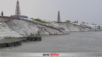 যমুনার পশ্চিম তীরে সিরাজগঞ্জে পাউবোর শহর রক্ষা বাঁধ সংলগ্ন ক্রসবার-৩ এর বন্যা নিয়ন্ত্রন বাঁধের তিনটি স্থানে ধস দেখা দিয়েছে