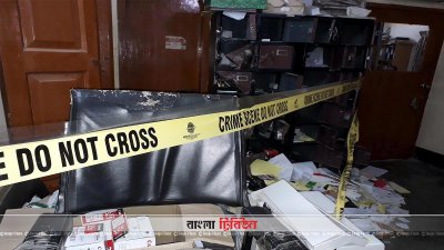 কুমিল্লায় রেনেটা লিমিটেডের ডিপো থেকে ৮২ লাখ টাকা লুটের সময় ডাকাতরা ব্যাপক ভাঙচুর করে