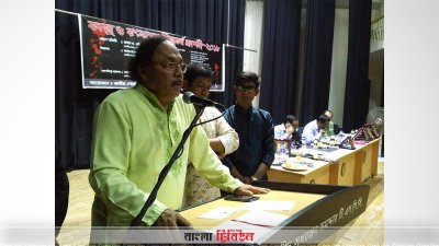  রাবির শহীদ সুখরঞ্জন সমাদ্দার ছাত্র-শিক্ষক সাংস্কৃতিক কেন্দ্রে &lsquo;বঙ্গবন্ধু ও বাংলাদেশ&rsquo; শিল্পকর্ম প্রদর্শনী অনুষ্ঠানে প্রধান অতিথির বক্তব্যে রাখছেন রাসিক মেয়র