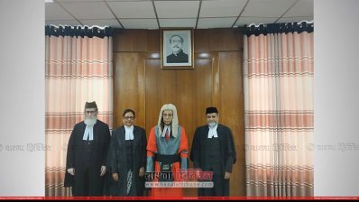 প্রধান বিচারপতির সঙ্গে আপিল বিভাগে নবনিযুক্ত তিন বিচারপতি